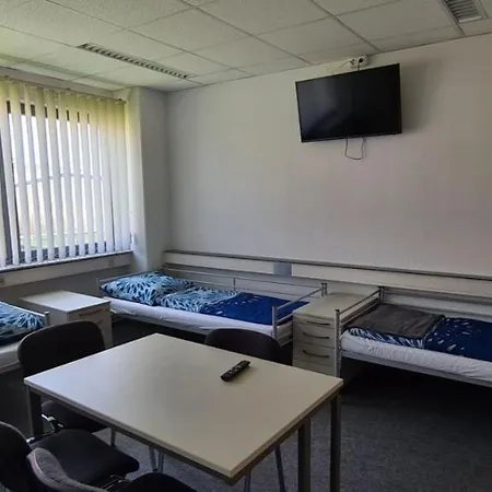 Appartement 3-4 Bett Zimmer Mit Gemeinschaftsbad44 *