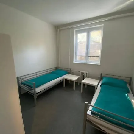 Appartement 3-4 Bett Zimmer Mit Gemeinschaftsbad44 *