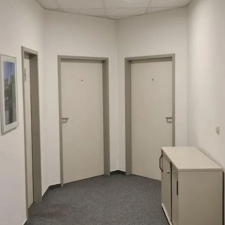 Appartement 3-4 Bett Zimmer Mit Gemeinschaftsbad44 *